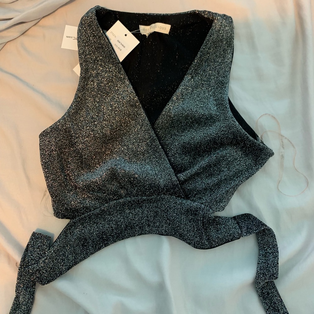 Cute sparkly crop top.